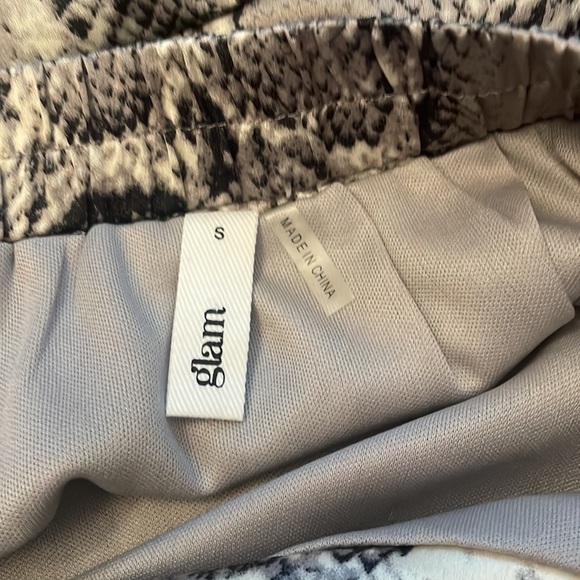 Glam Small Snakeskin Skirt with Tie - Picture 7 of 8